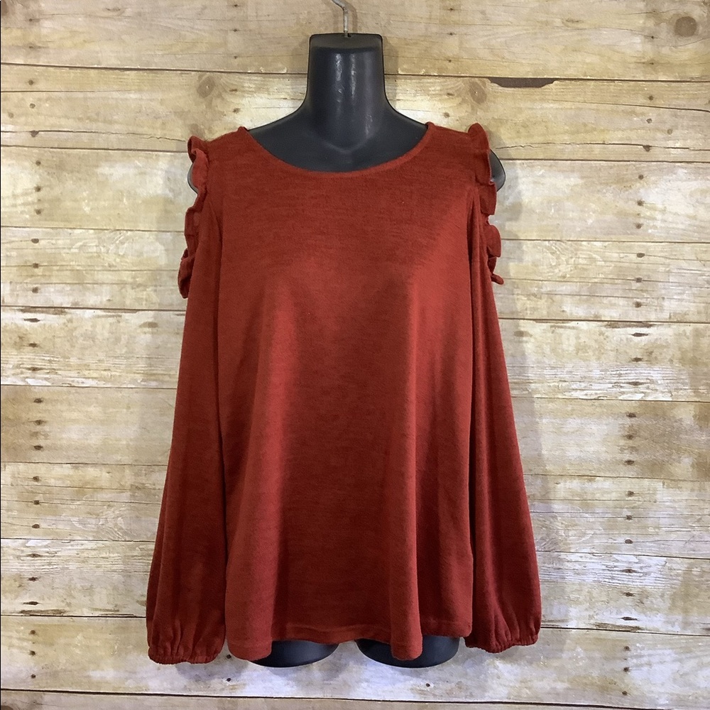 Women’s DG2 cold shoulder long sleeve size medium
